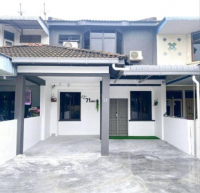 2 Storey Stylish Comfort Retreat ````AlmaImpianRia